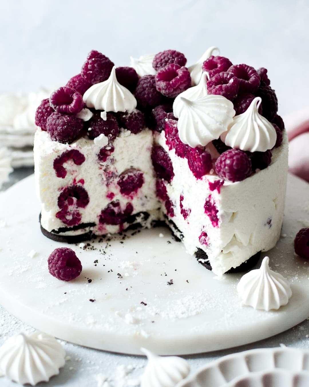 Coconut cheesecake with raspberries