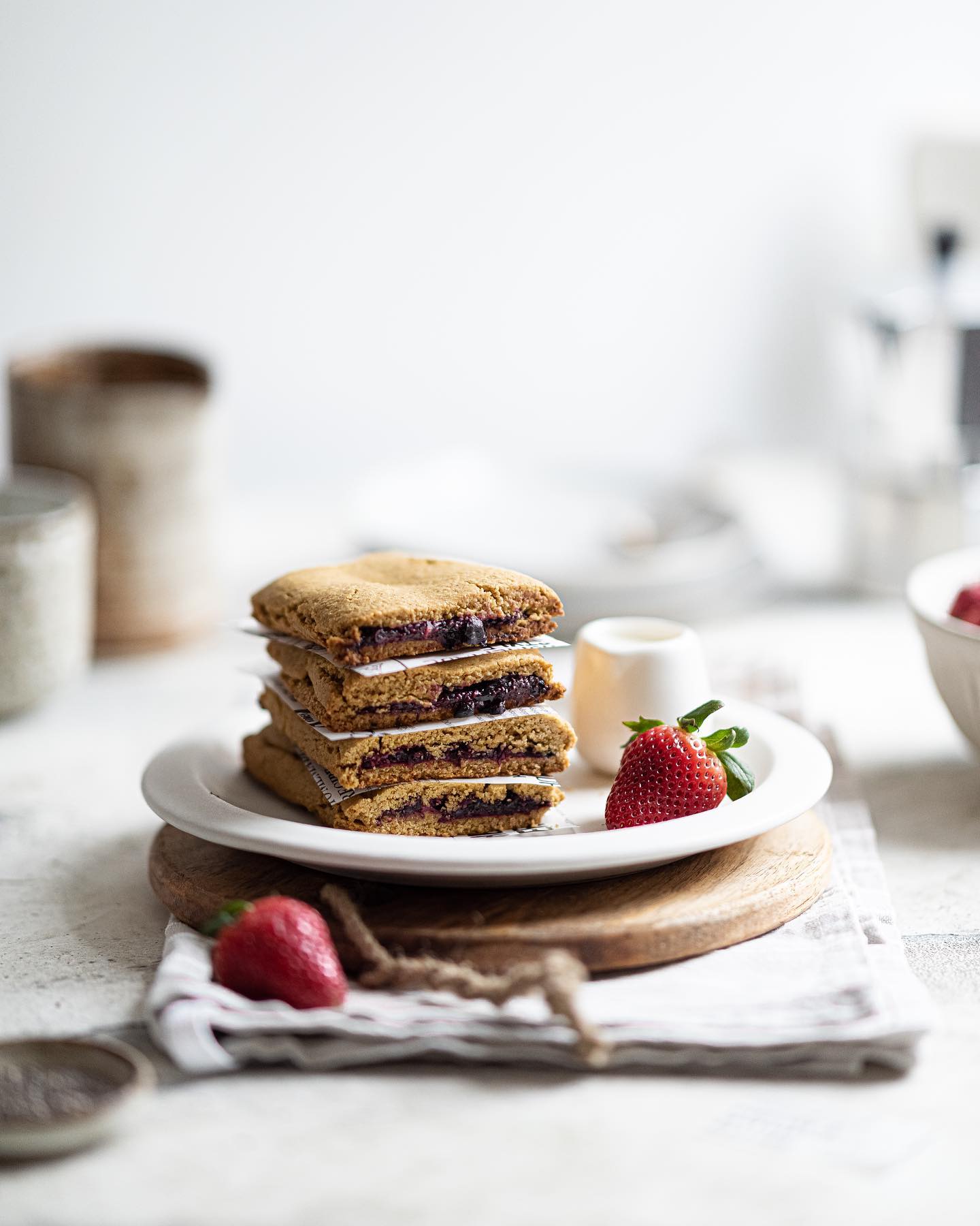 Oatmeal cookies with rich berry filling
