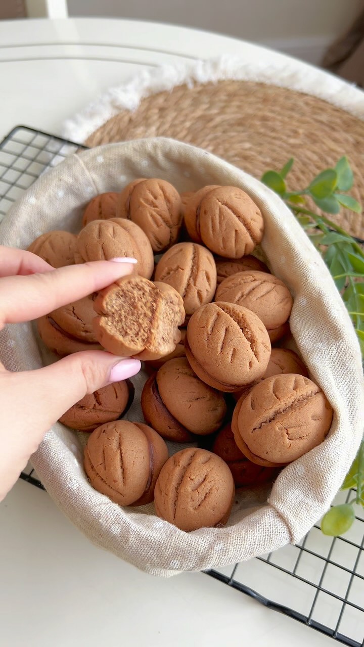 Perfectly Crispy Walnut Cookies: Easy Recipe Without Molds!