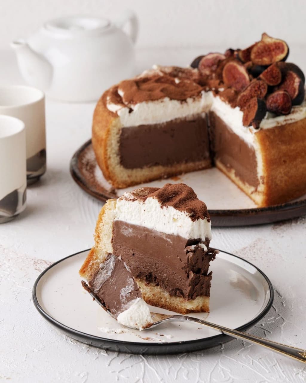 No-bake chocolate cheesecake with whipped cream