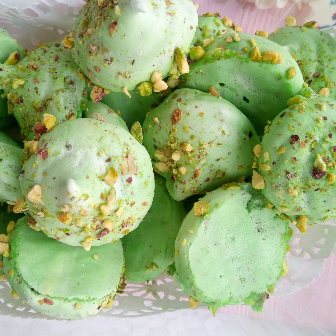 PISTACHIO MERINGUES